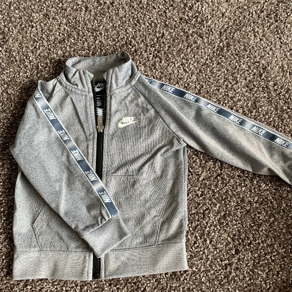 KIDS NIKE JACKET-SIZE 18M